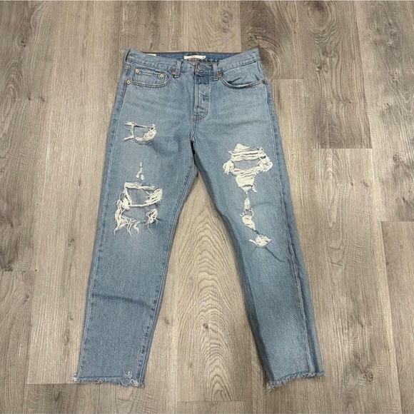LEVI’S Wedgie Tapered Leg Distressed Jeans Size 30 - Picture 2 of 8